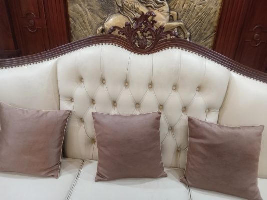 Làm mới sofa gỗ giúp cho không gian phòng khách đặc biệt hơn