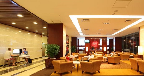 Bọc ghế sofa khách sạn phòng khách giúp không gian trở sang trọng hơn
